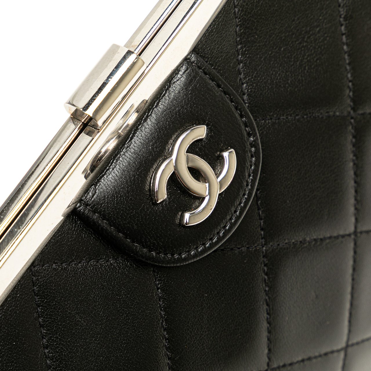 Chanel CC Quilted Lambskin Kiss Lock Frame Top Handle Bag Zwart