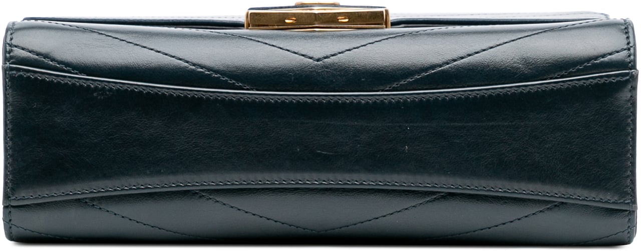 Chanel CC Chevron Calfskin Medal Flap Groen