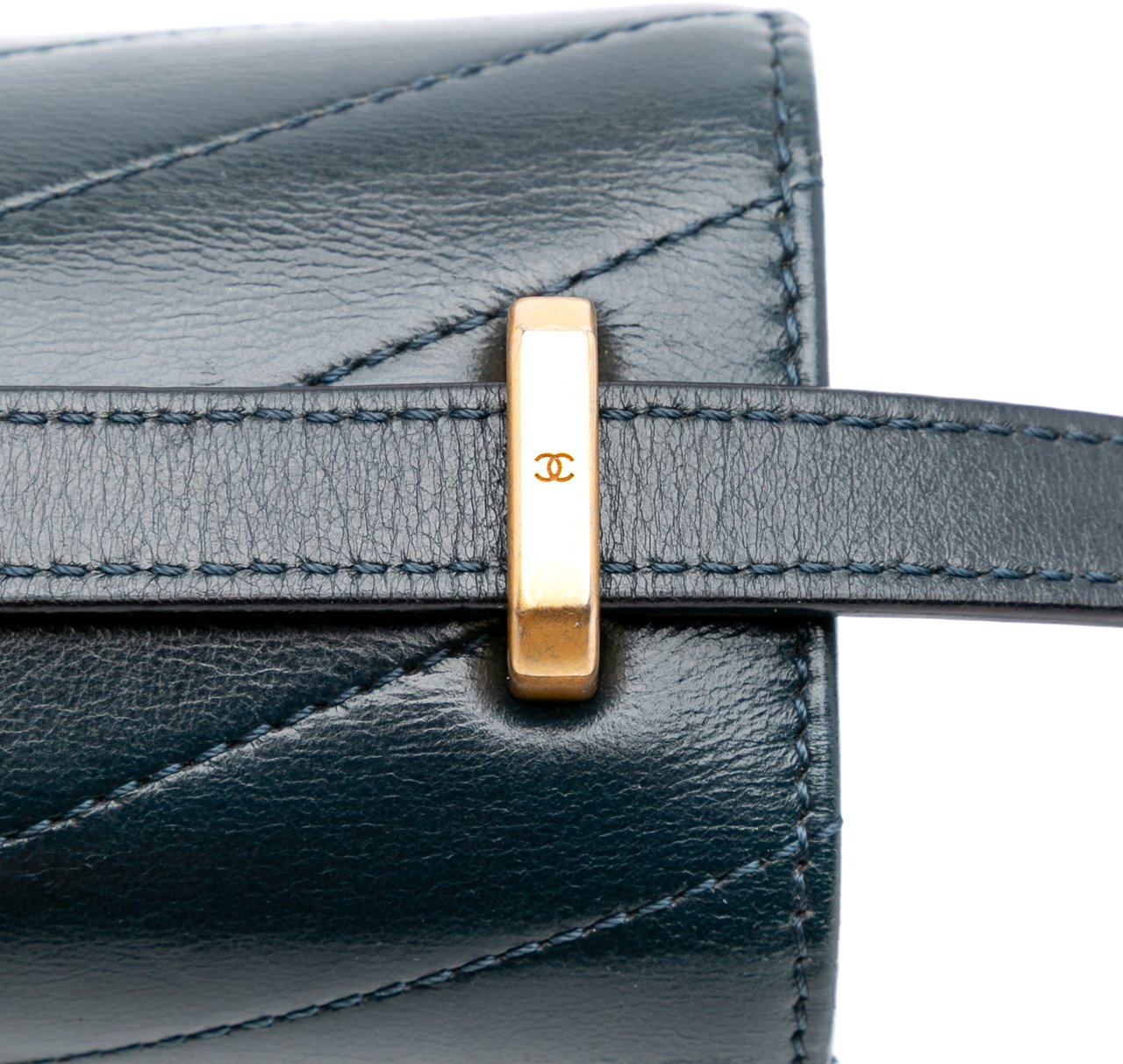 Chanel CC Chevron Calfskin Medal Flap Groen