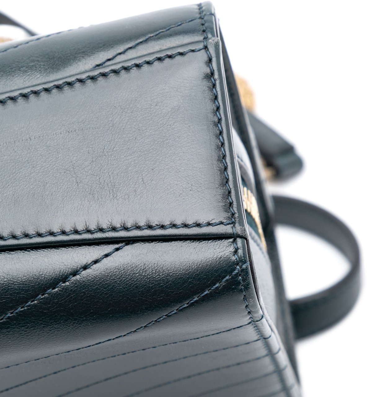 Chanel CC Chevron Calfskin Medal Flap Groen