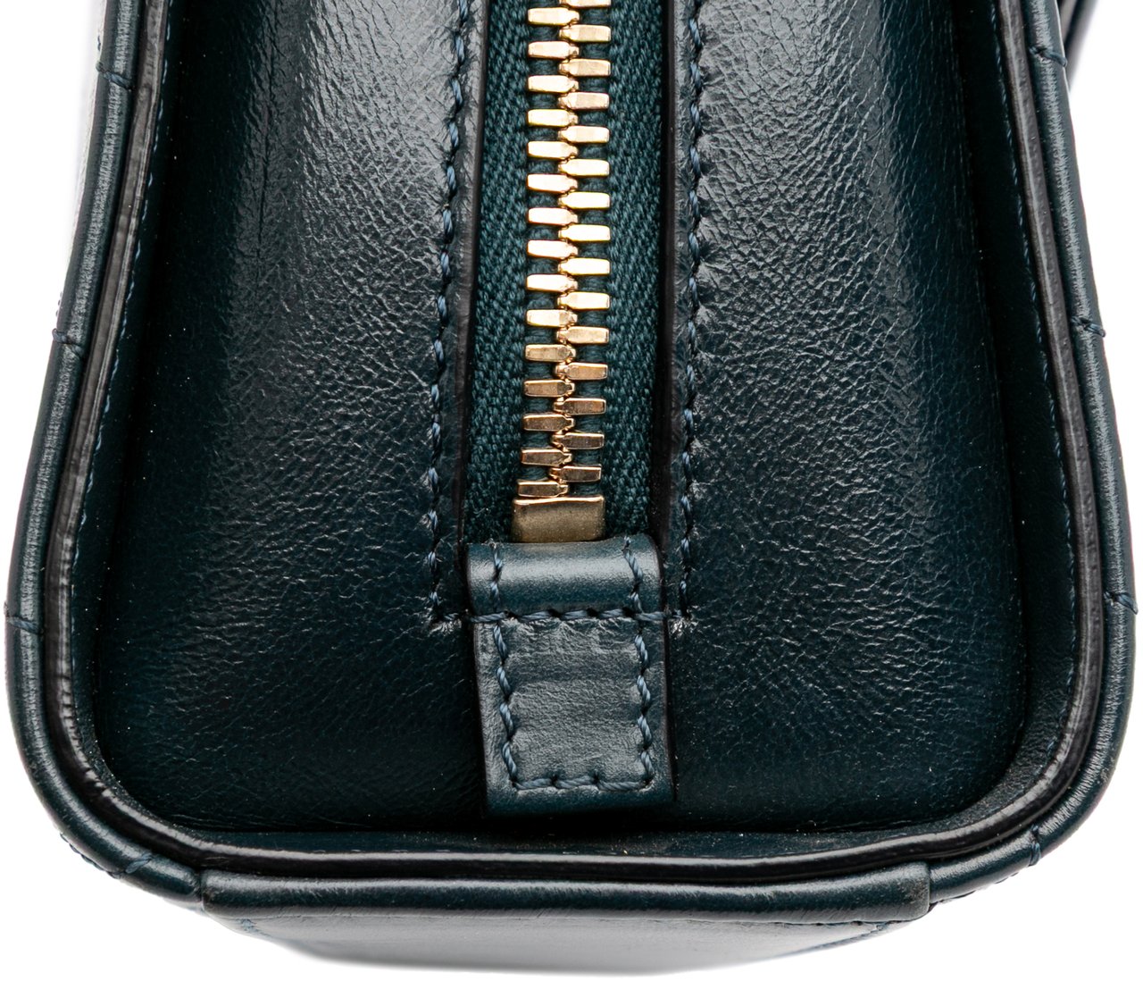 Chanel CC Chevron Calfskin Medal Flap Groen
