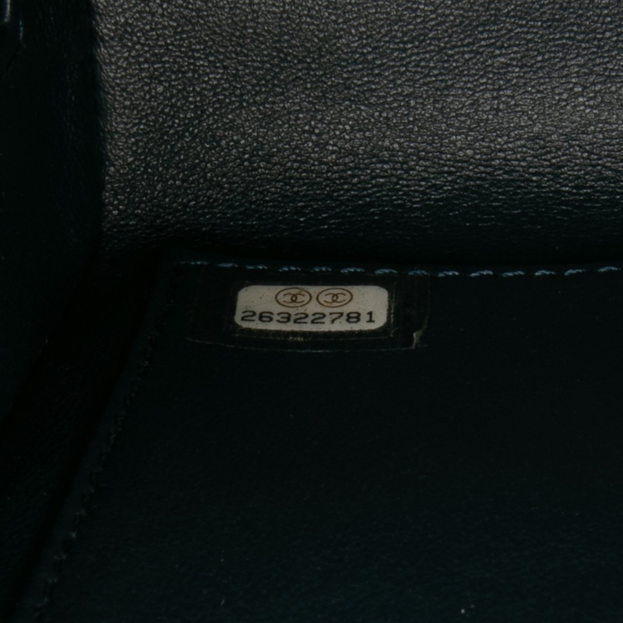 Chanel CC Chevron Calfskin Medal Flap Groen