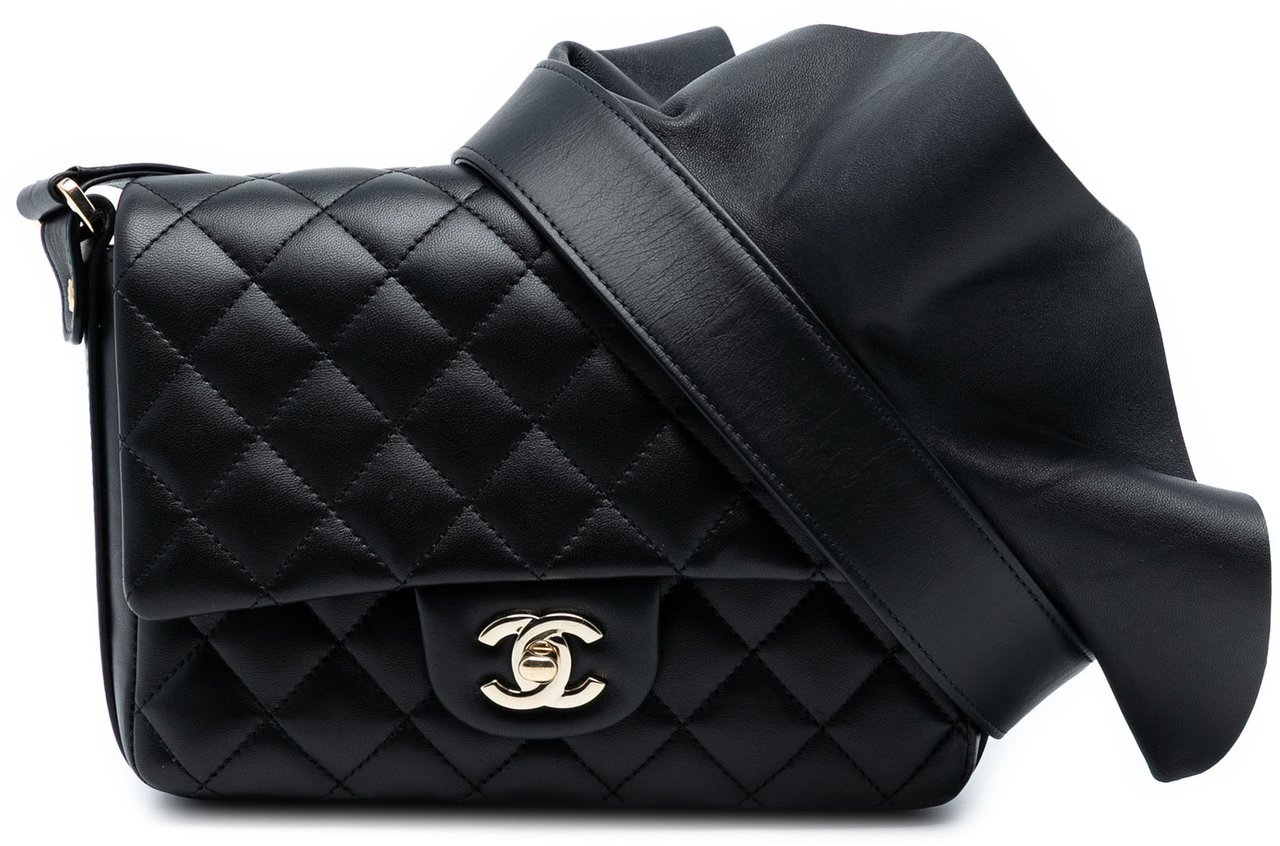 Chanel Quilted Calfskin Bolero de Chanel Flap Zwart