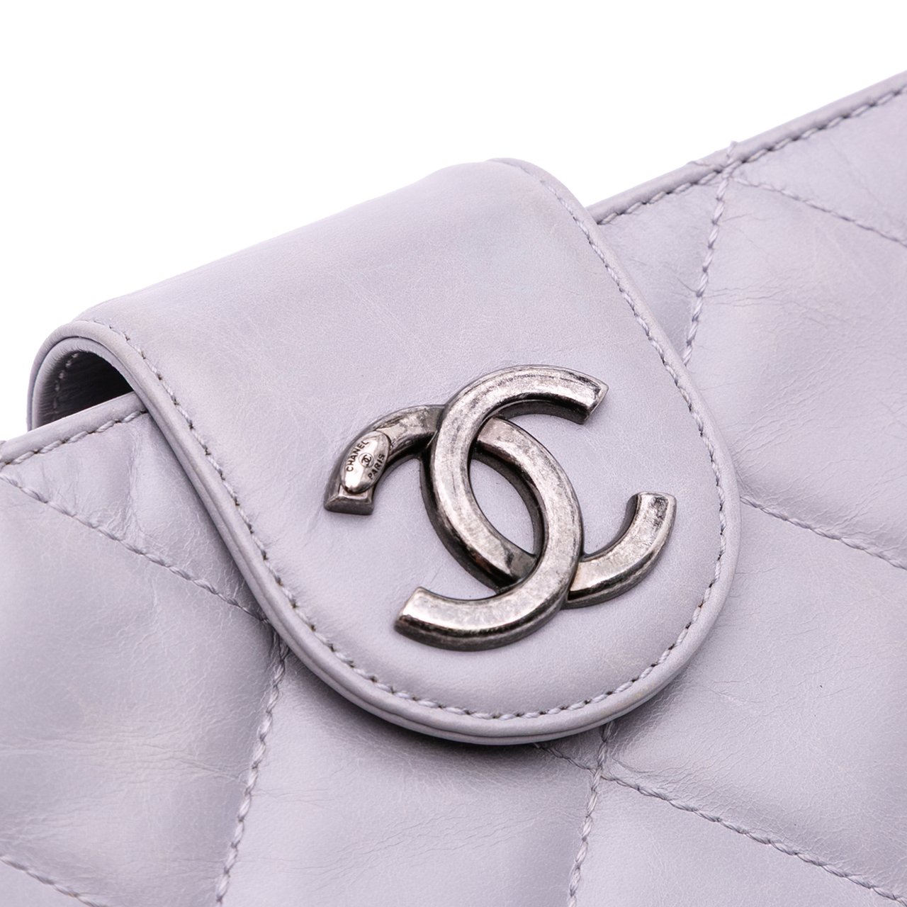 Chanel Quilted Glazed Calfskin Coco Pleats Chain Clutch Paars