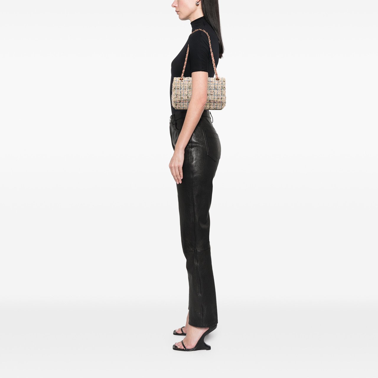 Chanel Medium Classic Boucle Tweed Double Flap Roze