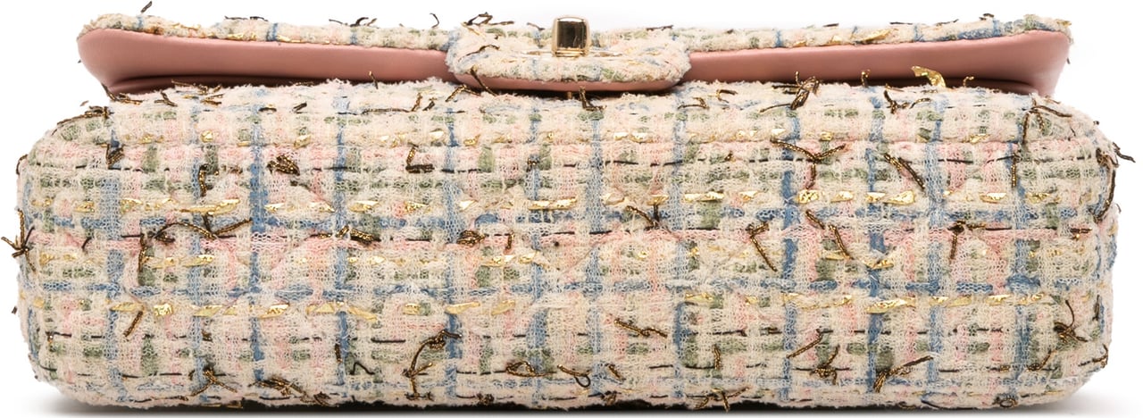 Chanel Medium Classic Boucle Tweed Double Flap Roze