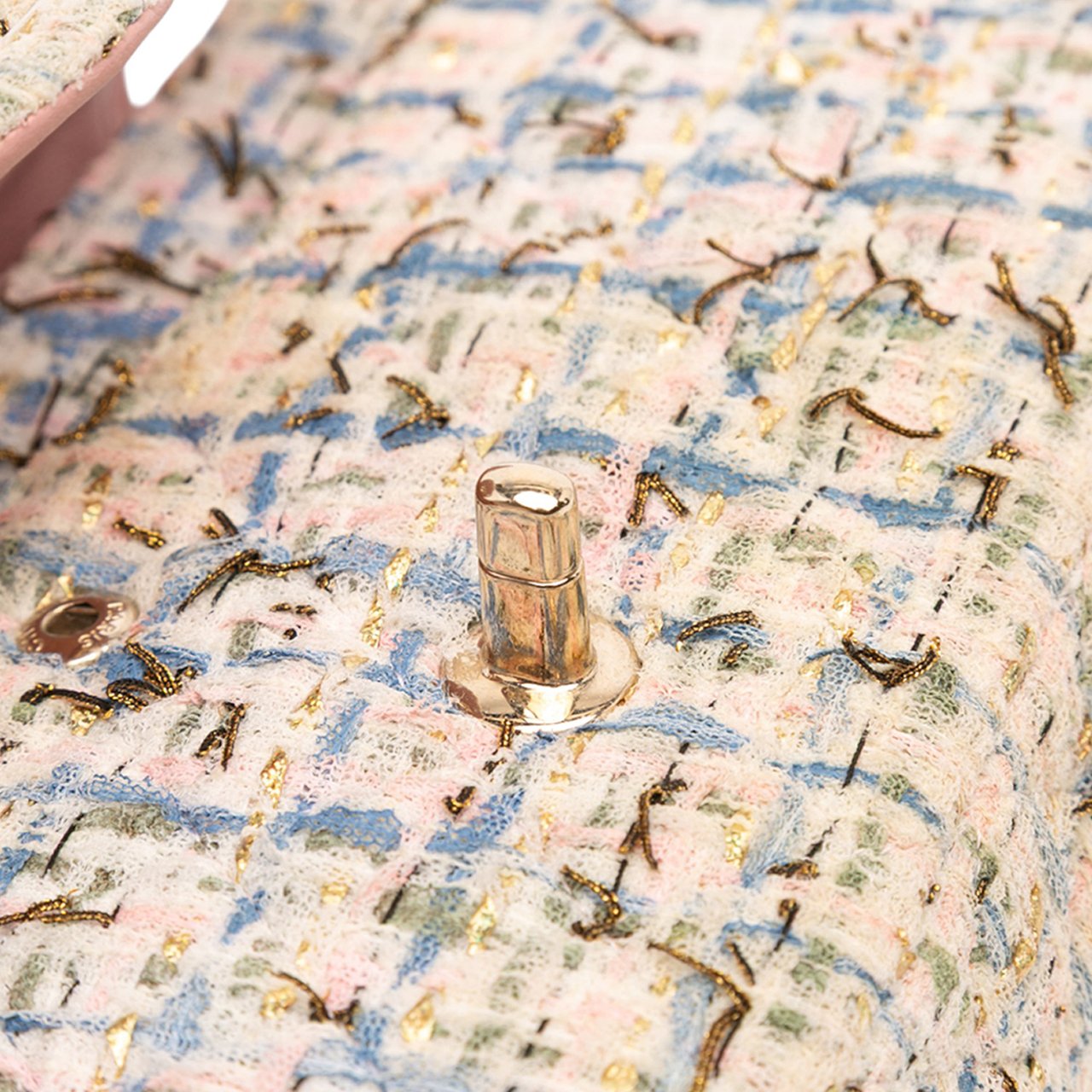 Chanel Medium Classic Boucle Tweed Double Flap Roze