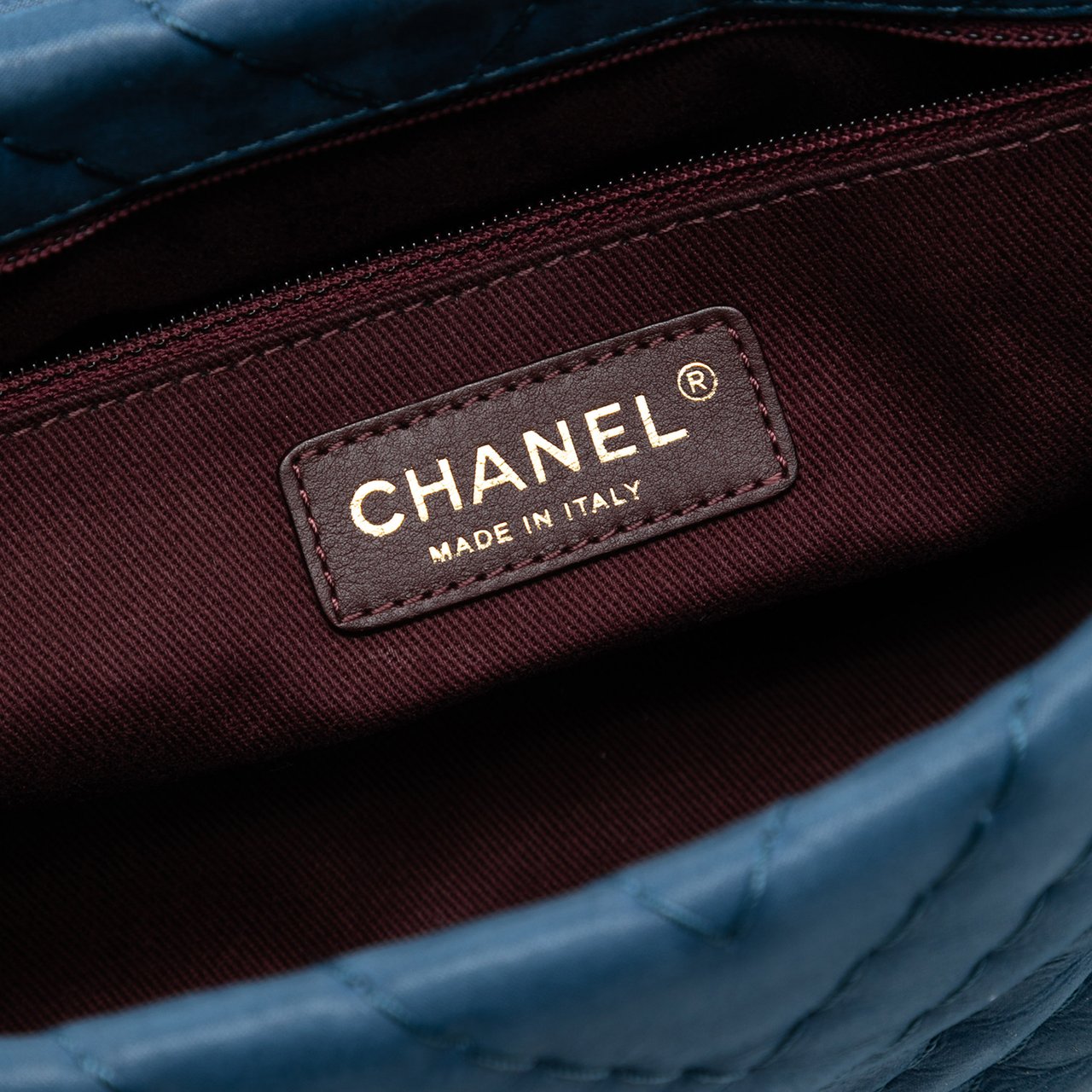 Chanel Medium Chevron Iridescent Calfskin Surpique Flap Blauw