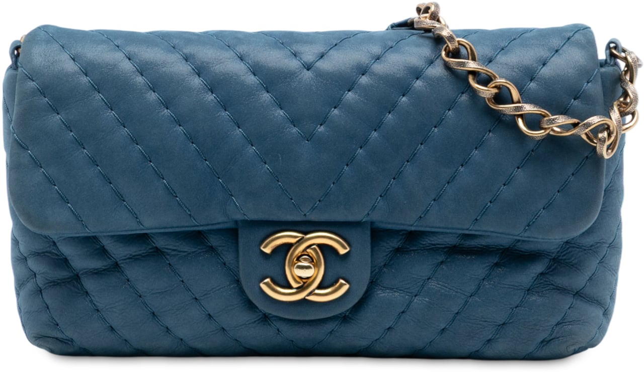 Chanel Medium Chevron Iridescent Calfskin Surpique Flap Blauw