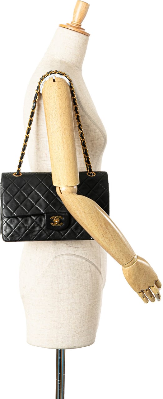 Chanel Medium Classic Lambskin Double Flap Zwart
