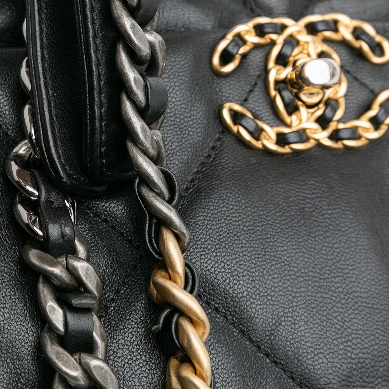 Chanel Large Lambskin 19 Flap Zwart