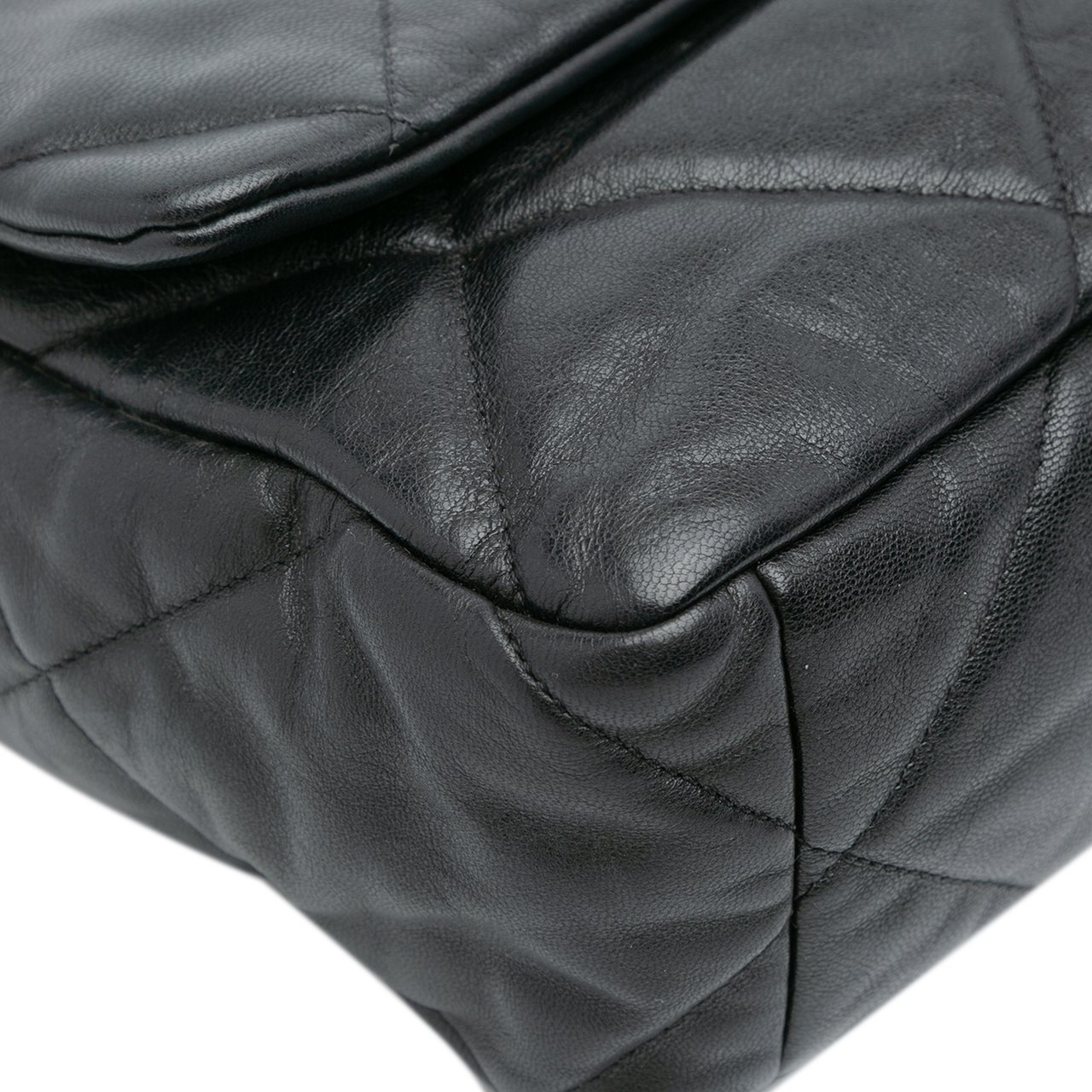 Chanel Large Lambskin 19 Flap Zwart