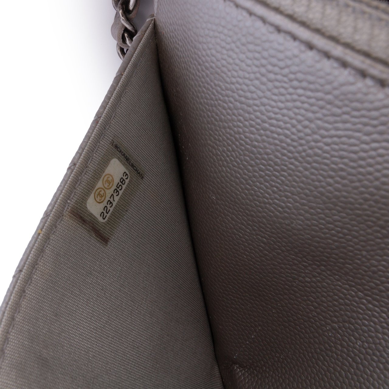Chanel Chevron Metallic Caviar Boy Wallet On Chain Zilver