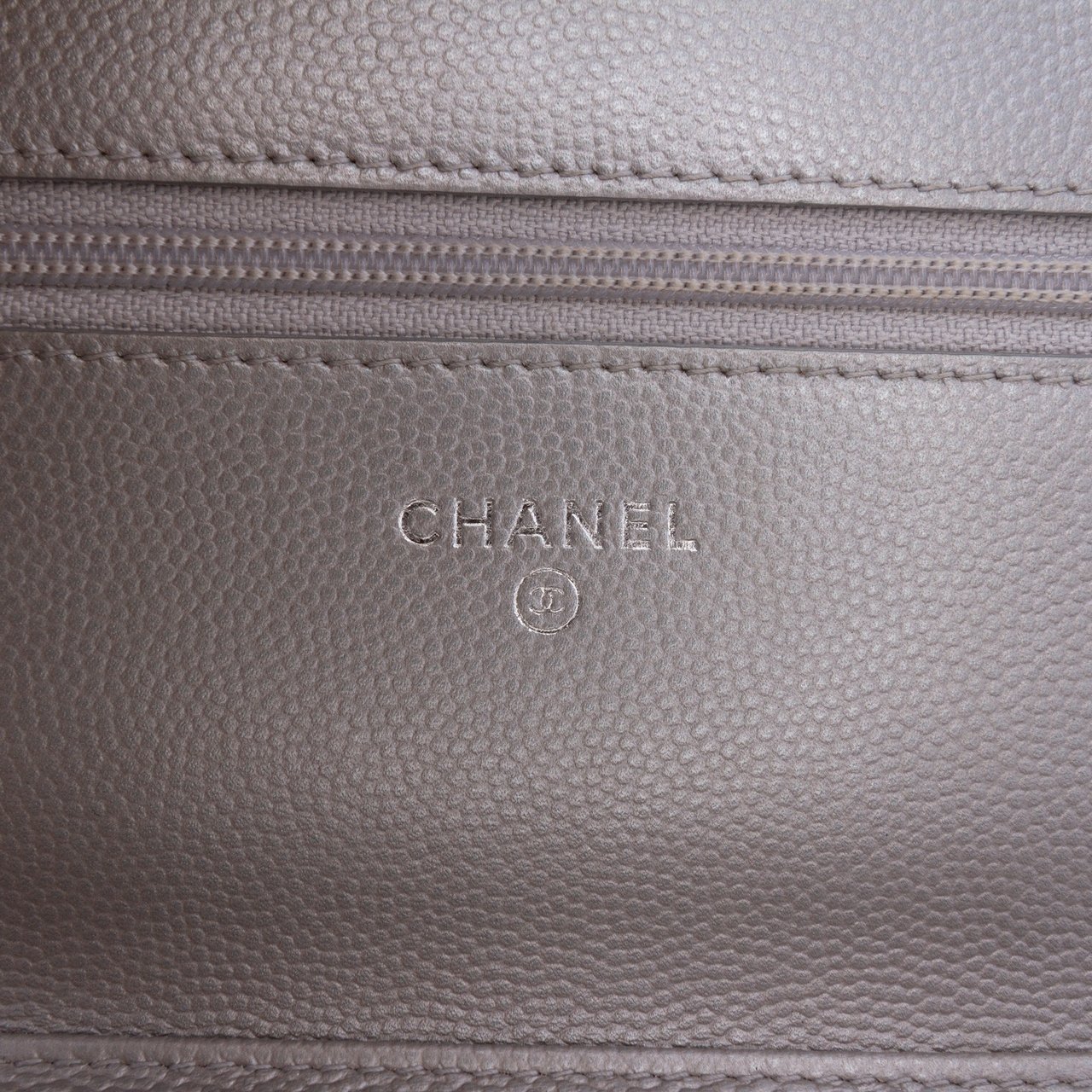 Chanel Chevron Metallic Caviar Boy Wallet On Chain Zilver