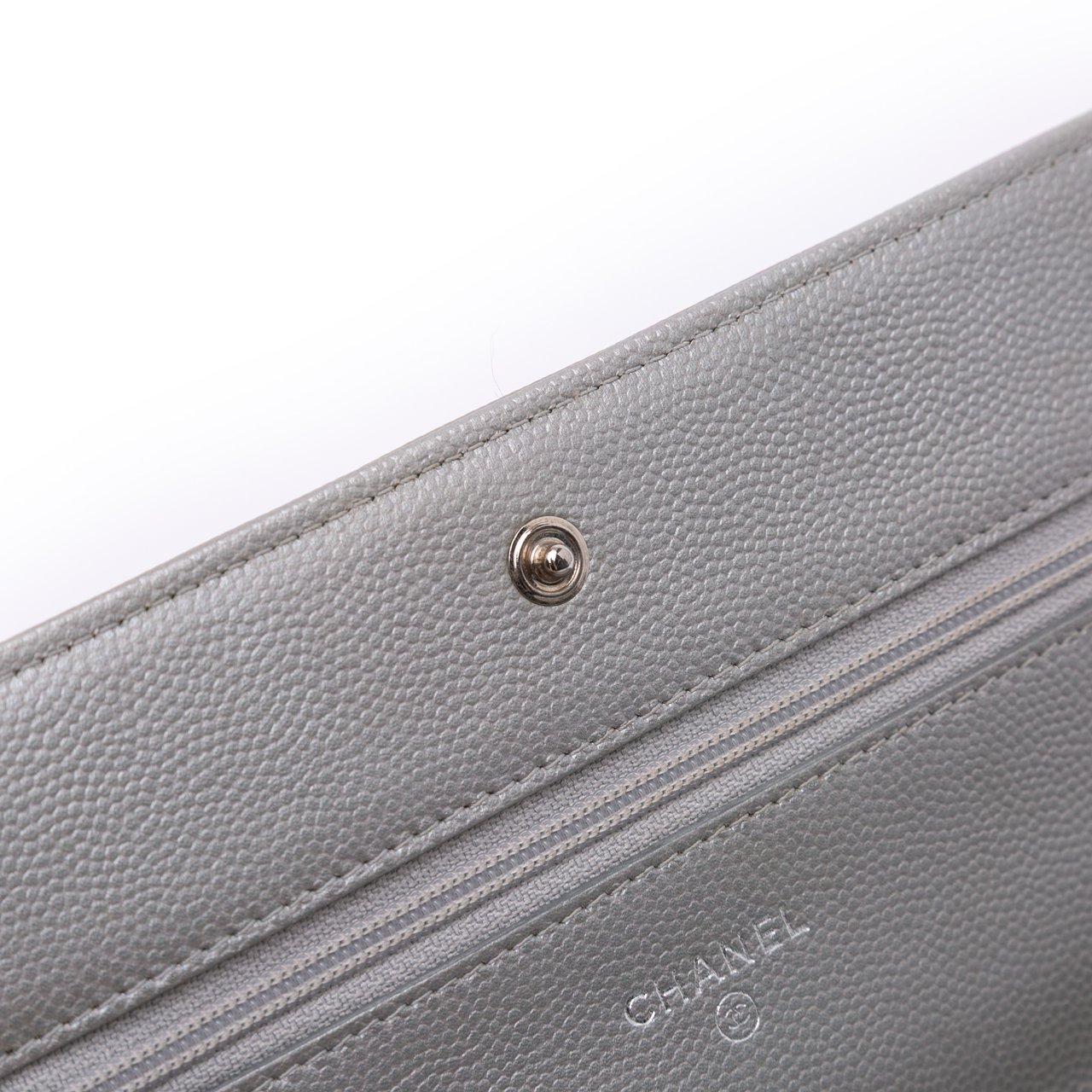 Chanel Chevron Metallic Caviar Boy Wallet On Chain Zilver