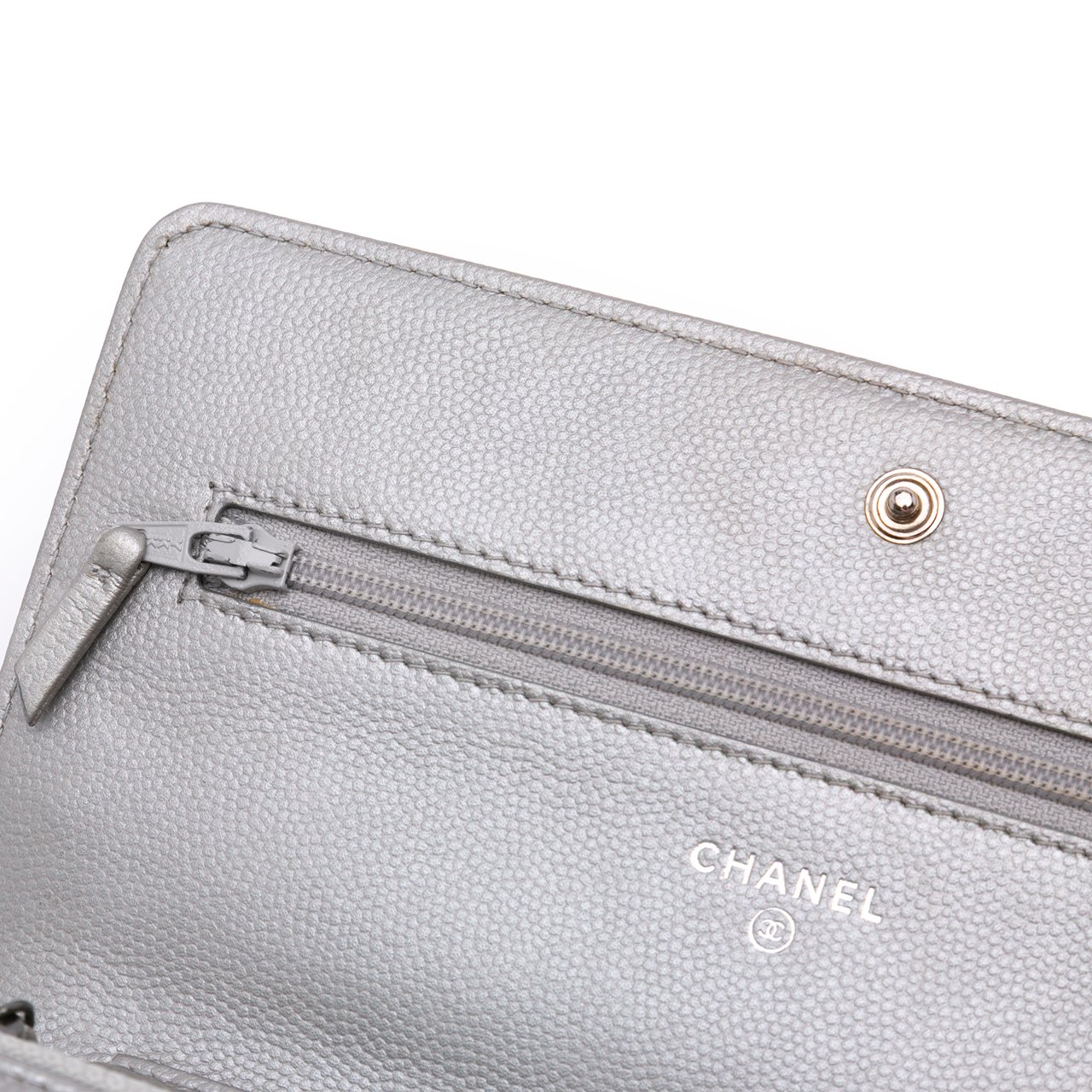 Chanel Chevron Metallic Caviar Boy Wallet On Chain Zilver