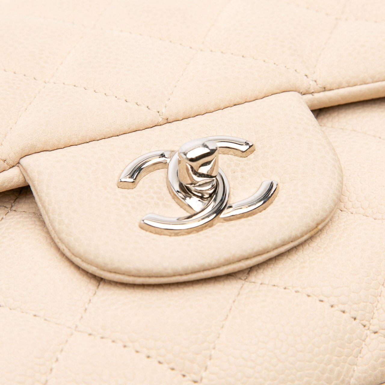 Chanel Jumbo Classic Caviar Double Flap Bruin