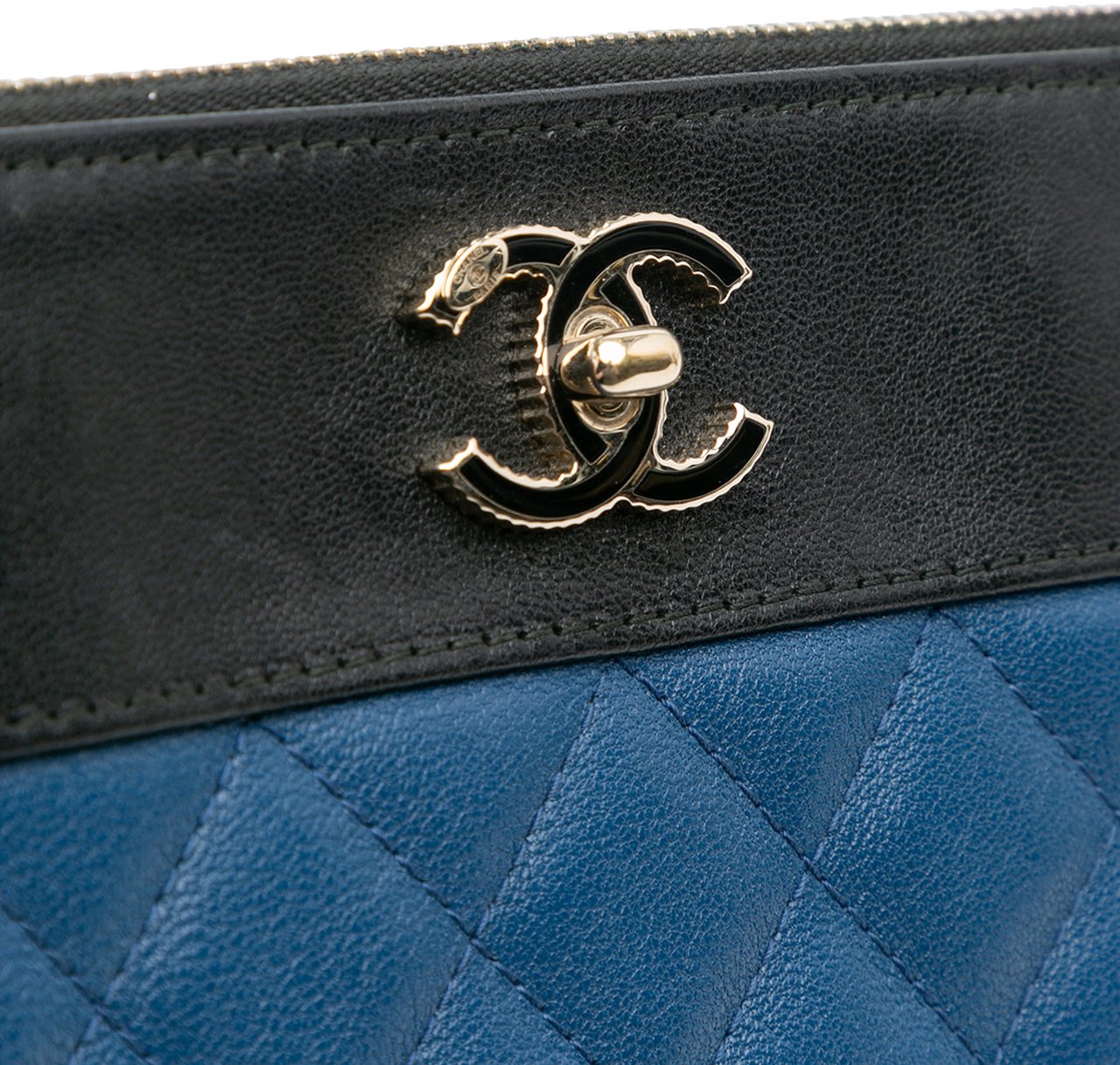 Chanel Large Bicolor Sheepskin Mademoiselle Zip Clutch Blauw