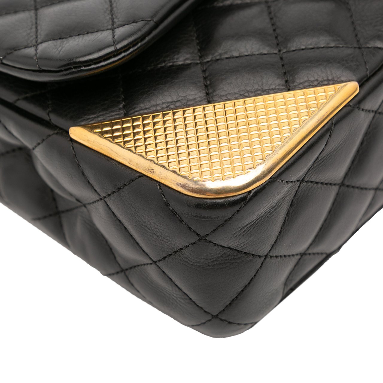 Chanel Quilted Calfskin Rock The Corner Flap Zwart