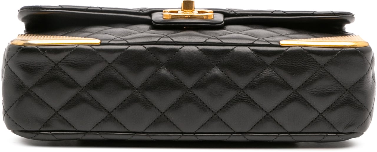 Chanel Quilted Calfskin Rock The Corner Flap Zwart