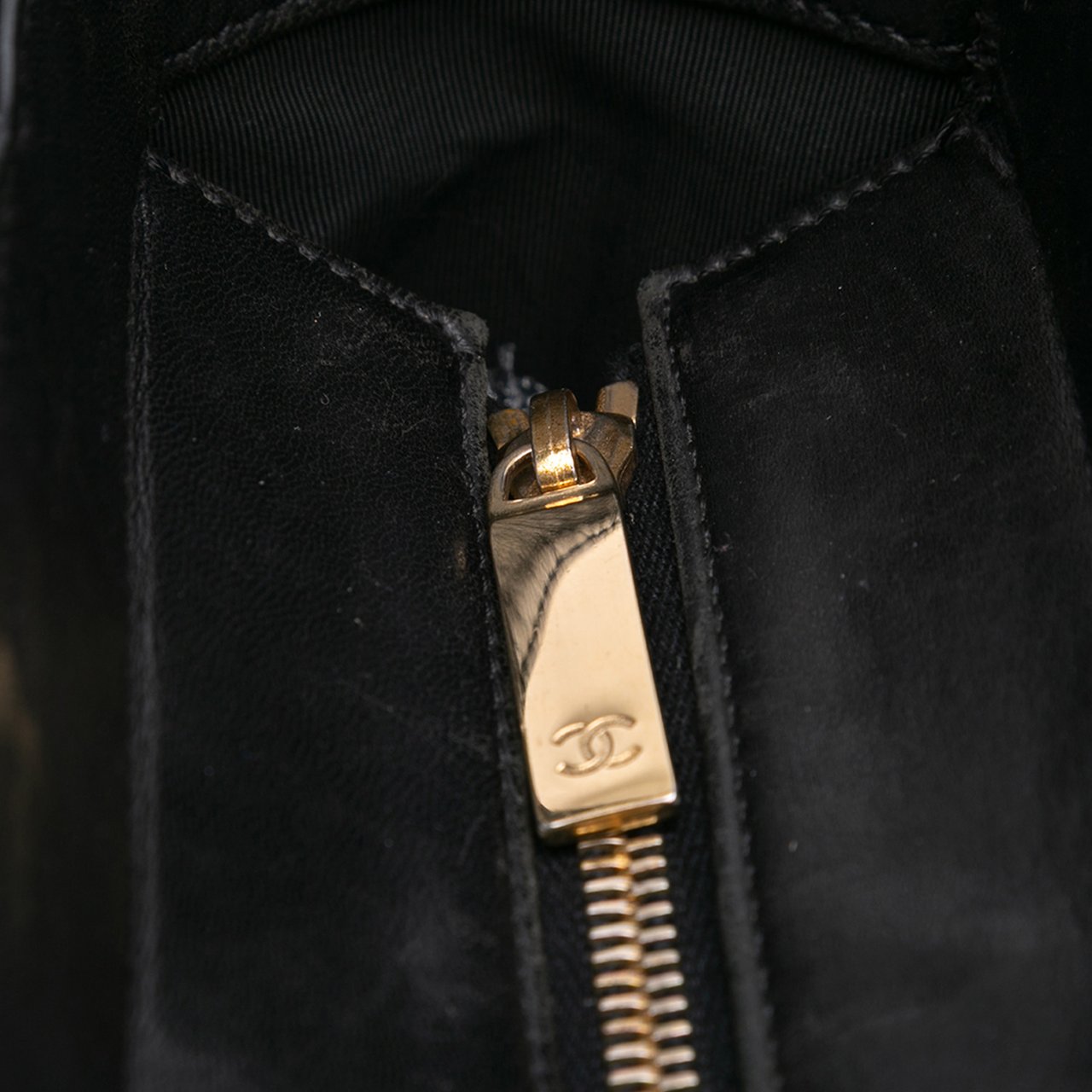 Chanel CC Lambskin Chocolate Bar Tote Zwart