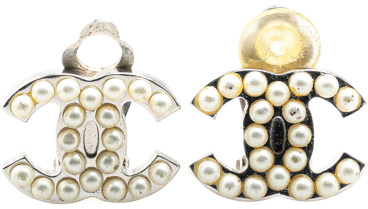 Chanel Silver Plated CC Faux Pearl Clip On Earrings Zilver