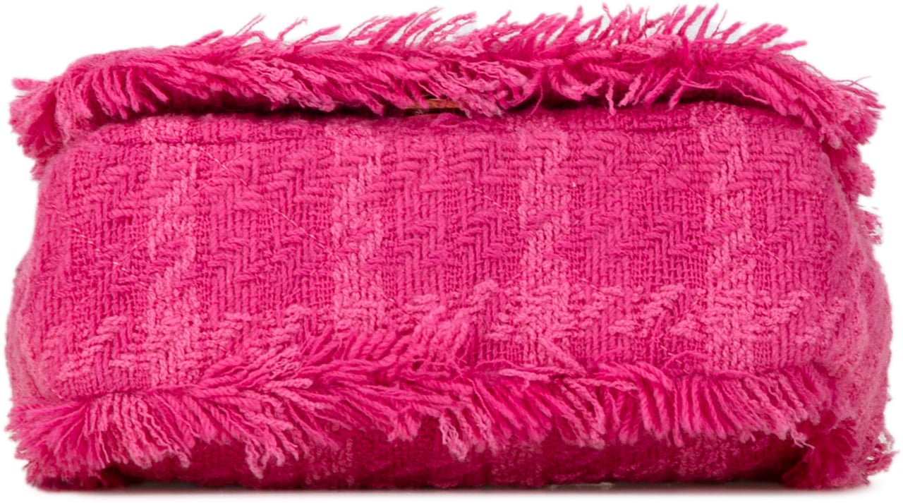 Chanel Wool Tweed Giant Logo Flap Roze
