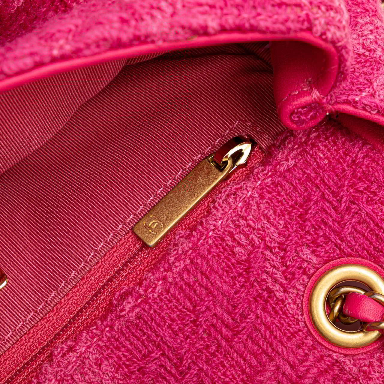 Chanel Wool Tweed Giant Logo Flap Roze