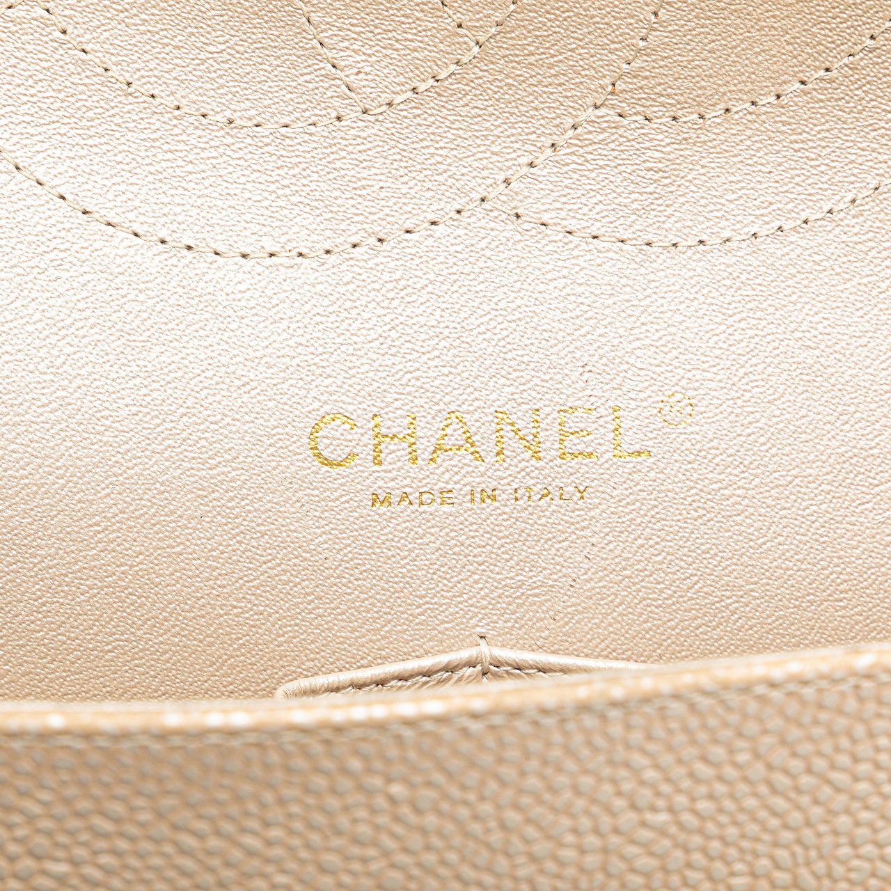 Chanel Jumbo Classic Iridescent Caviar Double Flap Goud