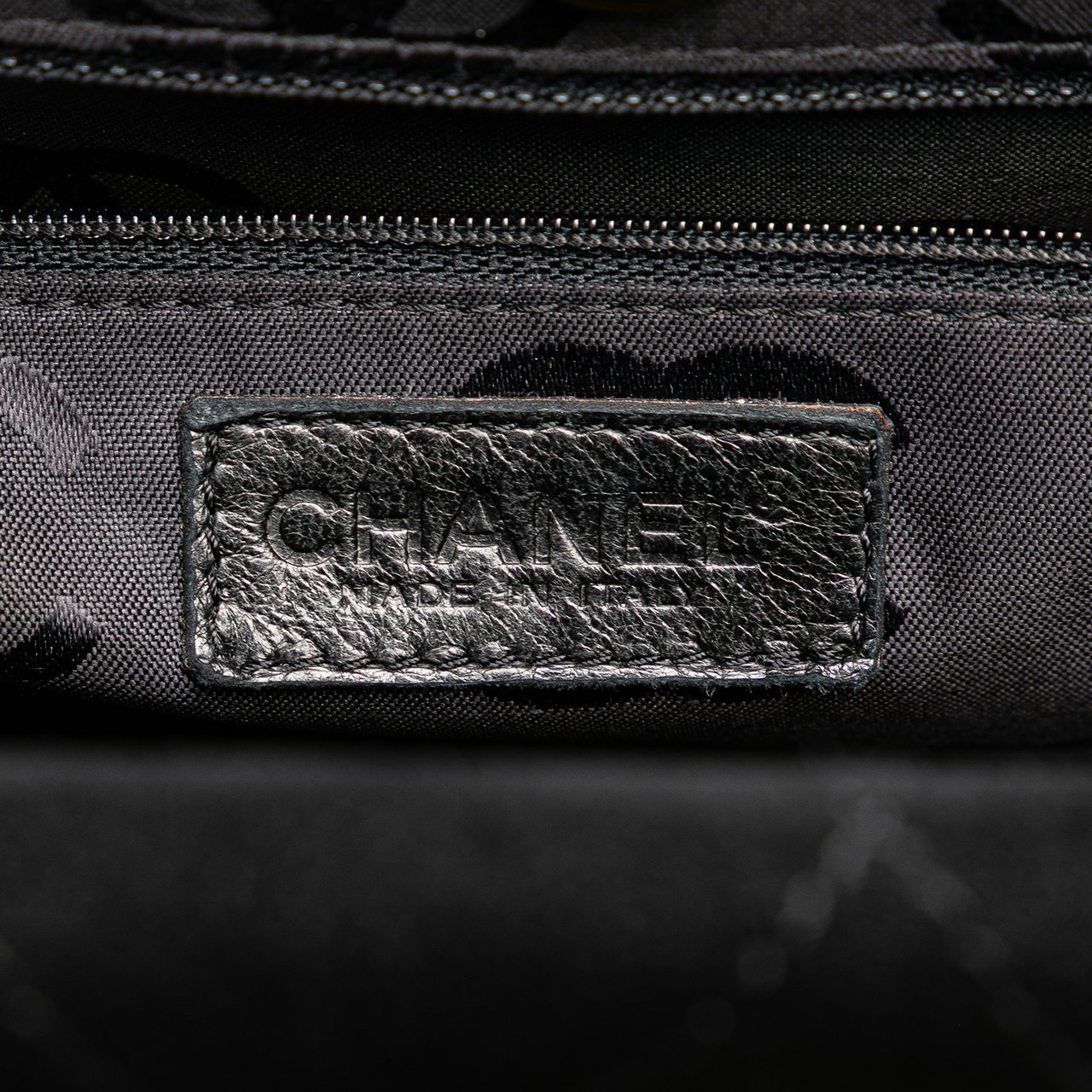 Chanel CC Suede Caviar Stitched Tote Zwart