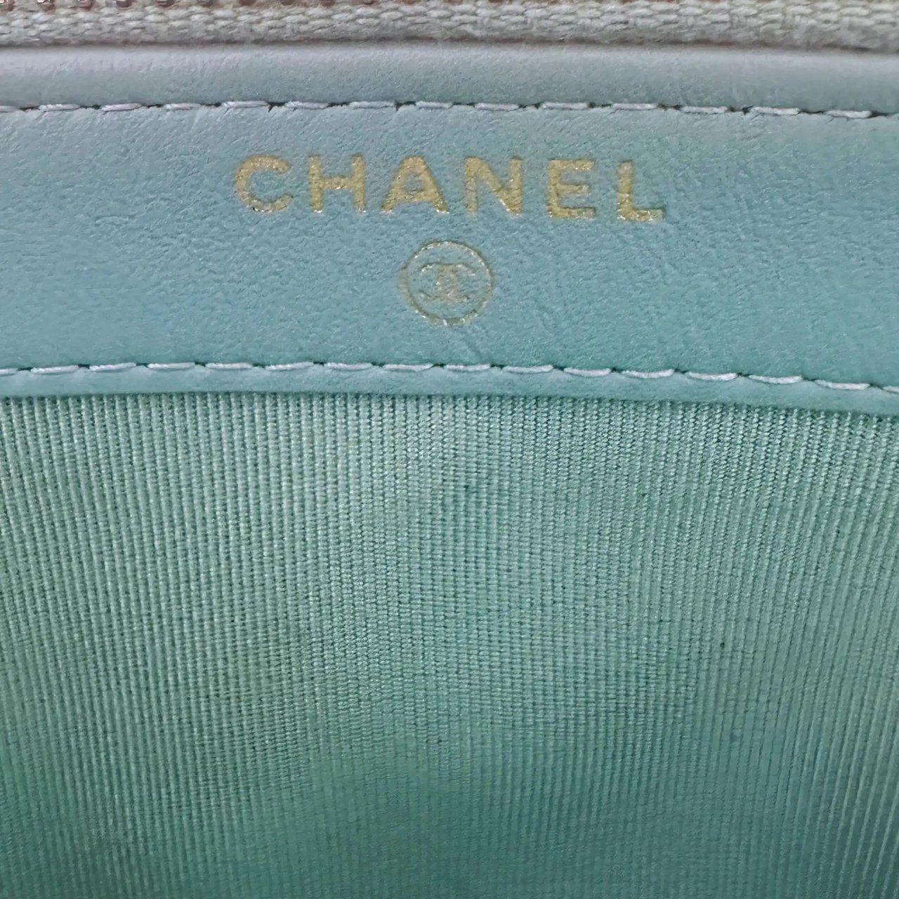 Chanel Chanel Double Zip Wallet on Chain turquoise caviar leather 2020 / very good Groen