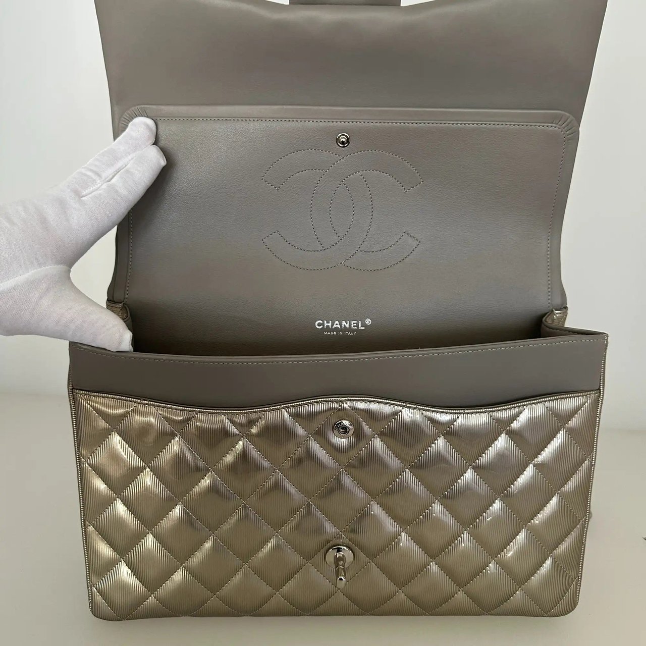Chanel Chanel Timeless Maxi Double Flap Bag Champagne embossed leather with iridescent finish rare / mint Divers