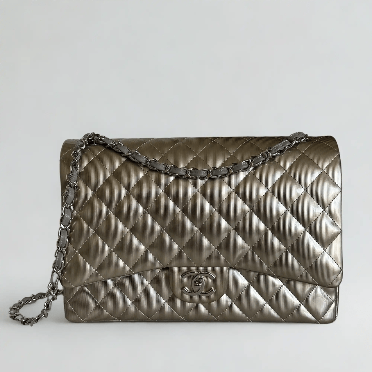 Chanel Chanel Timeless Maxi Double Flap Bag Champagne embossed leather with iridescent finish rare / mint Divers