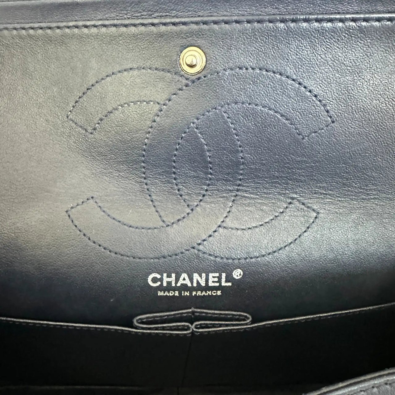 Chanel Chanel 2.55 Reissue 226 Medium Double Flap Bag Metallic Calfskin Dark Blue / Very Good Wit