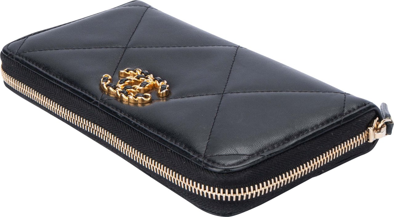 Chanel Chanel Quilted Lambskin 19 Wallet Divers