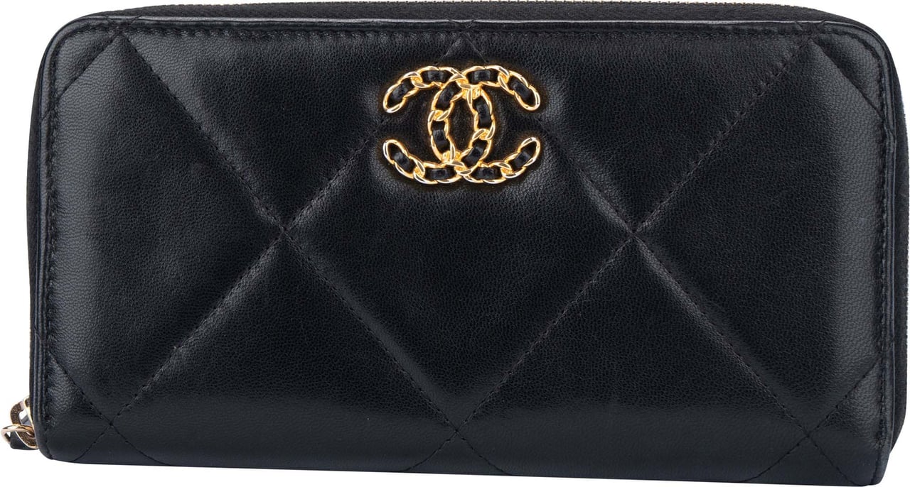 Chanel Chanel Quilted Lambskin 19 Wallet Divers