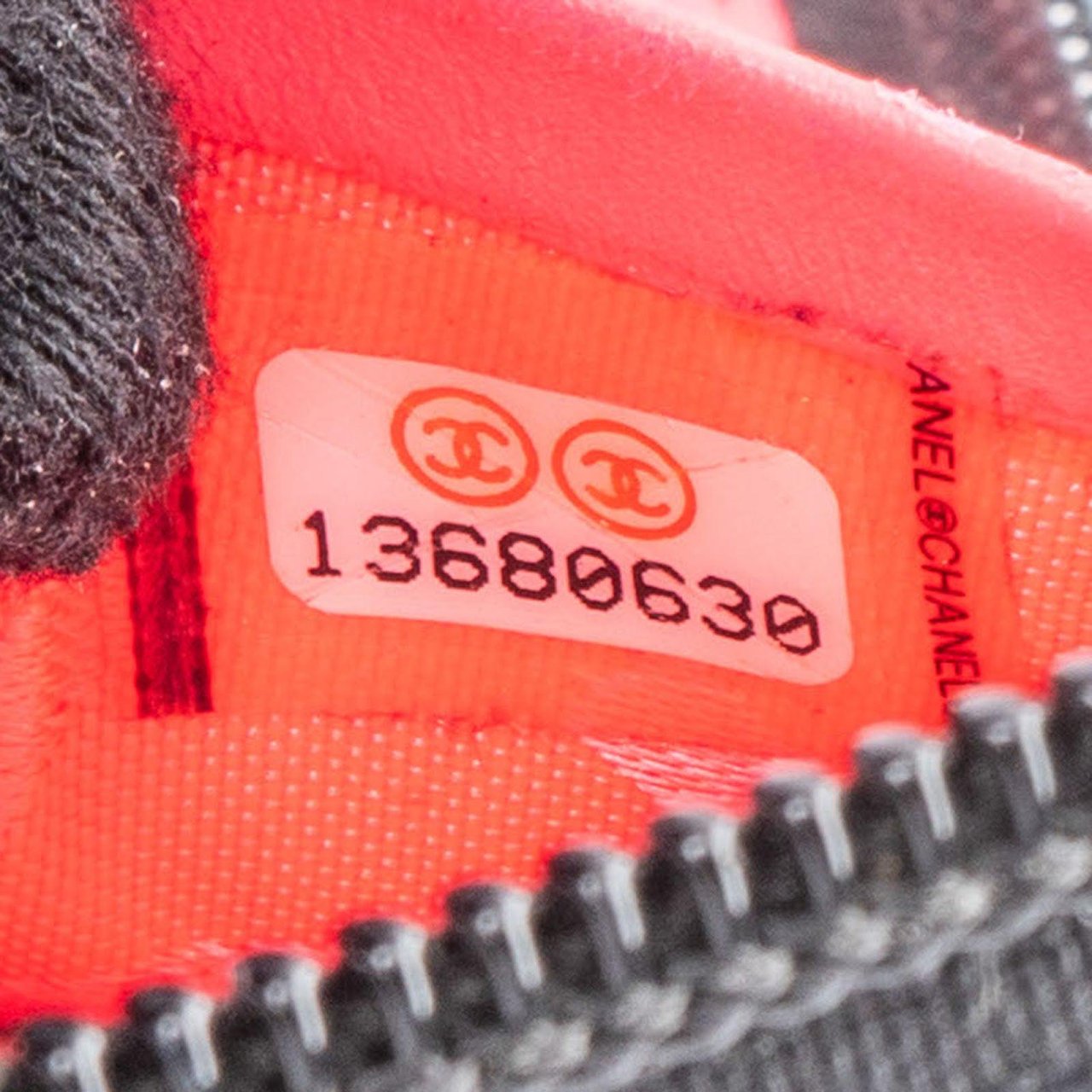 Chanel Chanel Quilted Lambskin Cambon Wallet Zwart