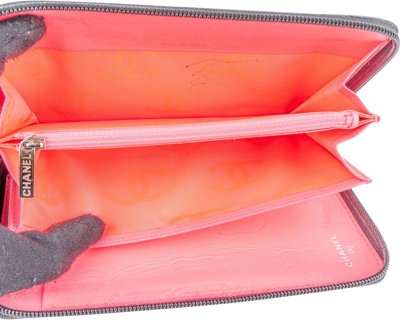 Chanel Chanel Quilted Lambskin Cambon Wallet Zwart