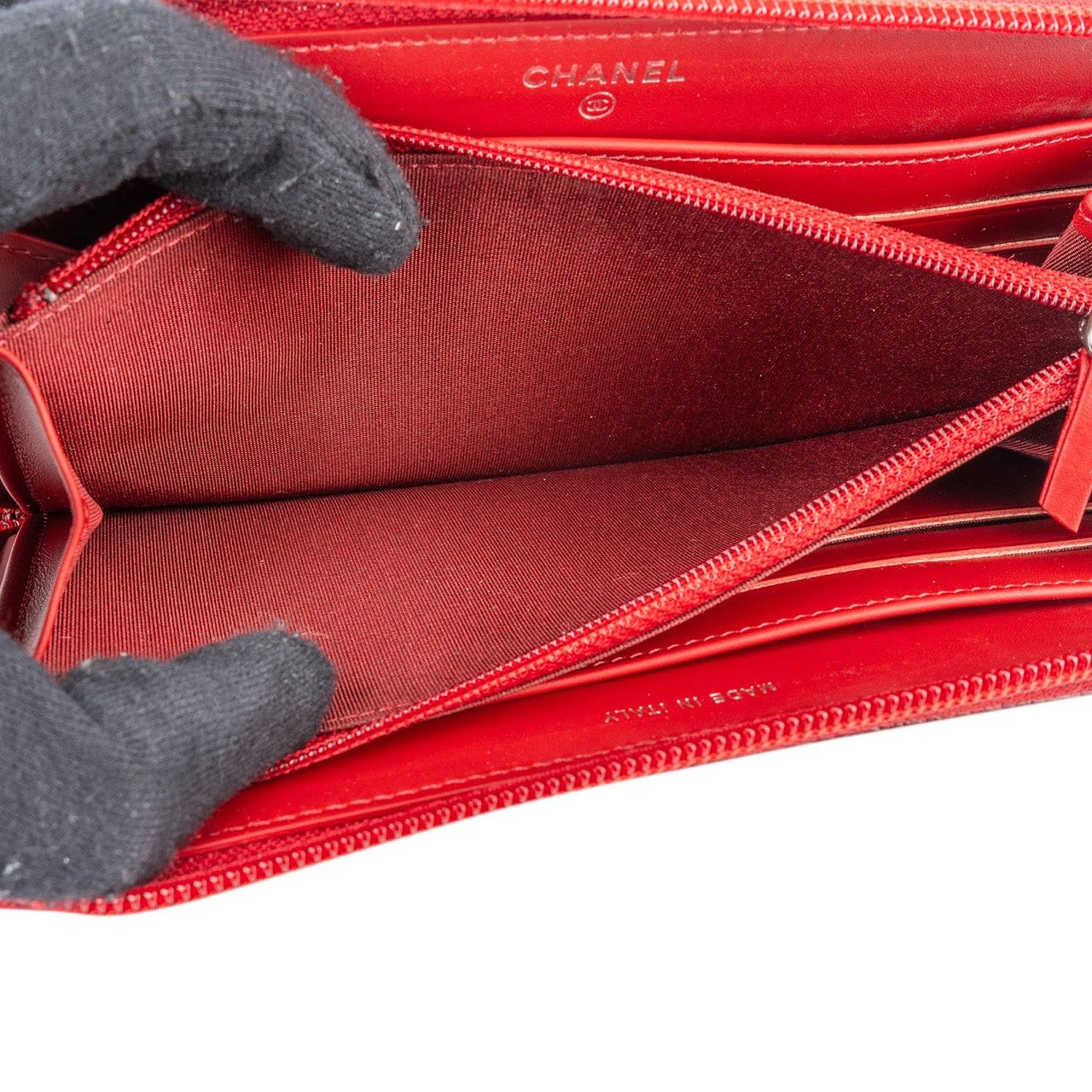 Chanel Chanel Caviar Leather Quilted Small Boy Zip Around Wallet Rood