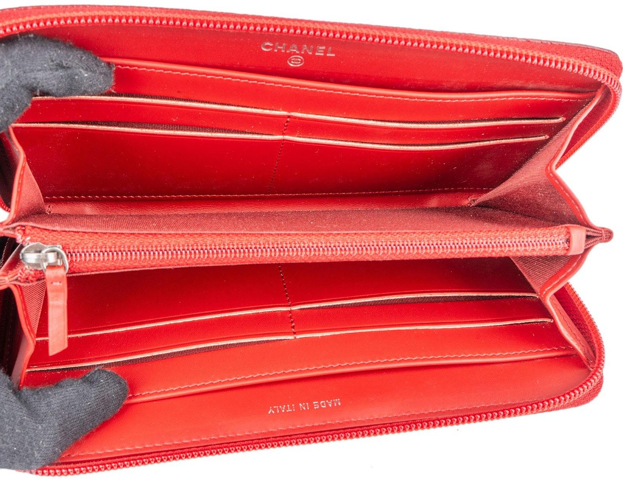 Chanel Chanel Caviar Leather Quilted Small Boy Zip Around Wallet Rood