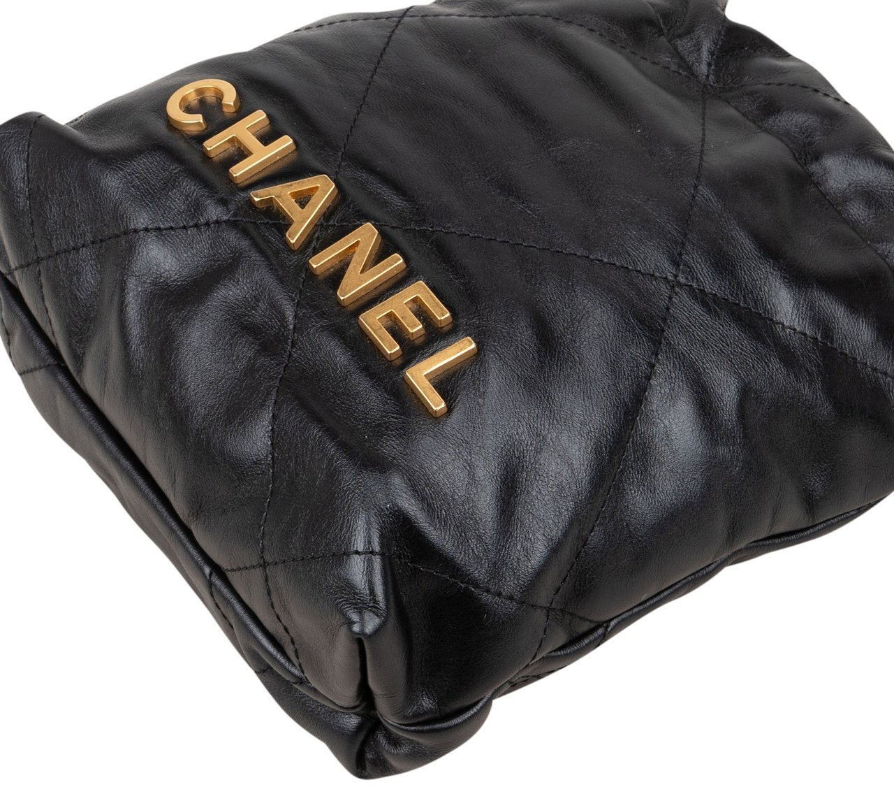 Chanel Chanel 22 Quilted Lambskin Drawstring Crossbody Bag Zwart