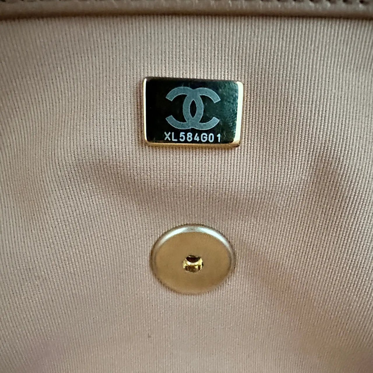 Chanel Chanel 19 Flap Bag Medium Tasche glänzendes Lammleder Caramel / sehr gut Bruin