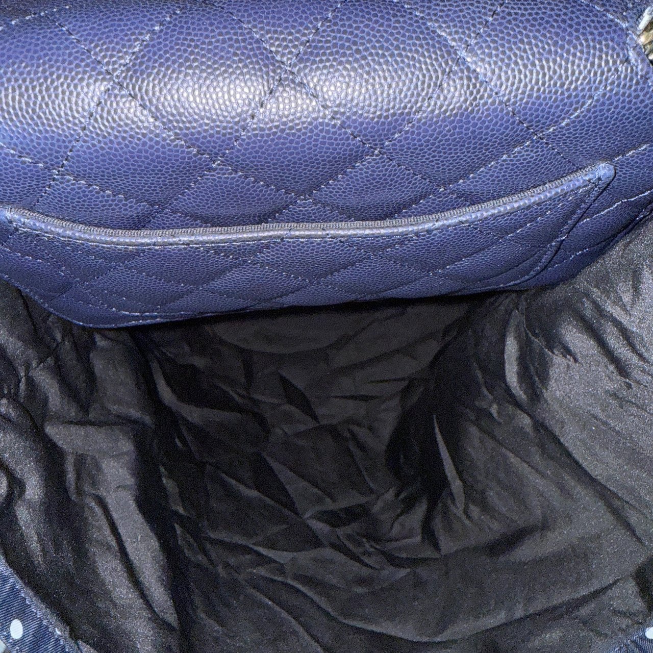 Chanel Chanel Quilted Foldable Chain Tote Bag Caviar mit Polka Dots Navyblau / neuwertig Blauw