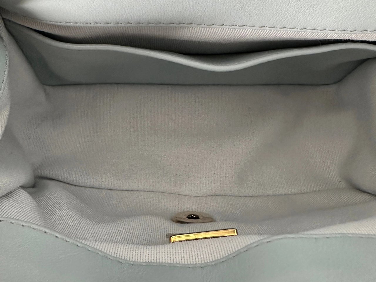 Chanel Chanel Mini Flap Bag aus hellblauem Puffer-Lammleder Fullset / neuwertig Blauw