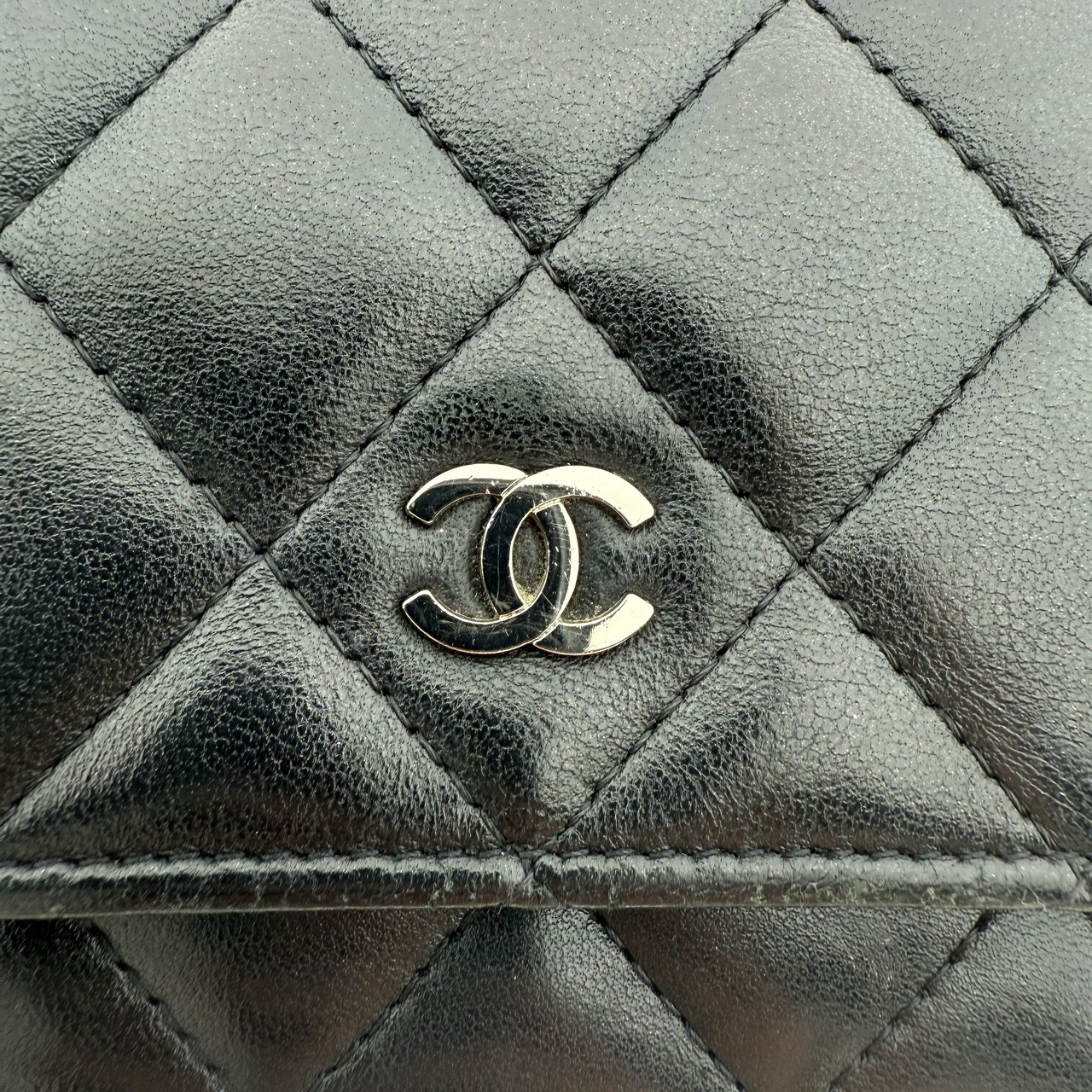 Chanel Chanel Wallet on Chain Bag, Lamb Leather, Black with Silver Hardware / very good Zwart