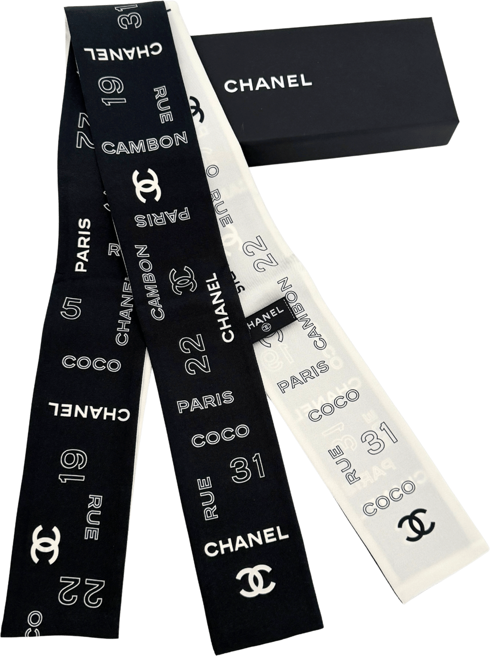 Chanel Chanel Monogram Classic silk scarf Zwart