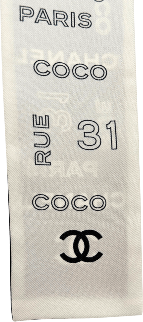 Chanel Chanel Monogram Classic silk scarf Zwart