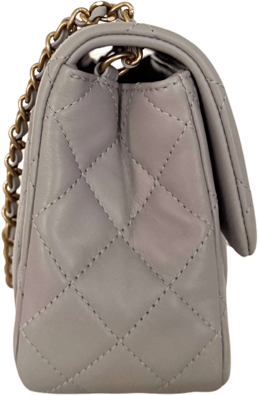 Chanel Chanel Small Flap Bag Lambskin Light Grey Full Set Grijs