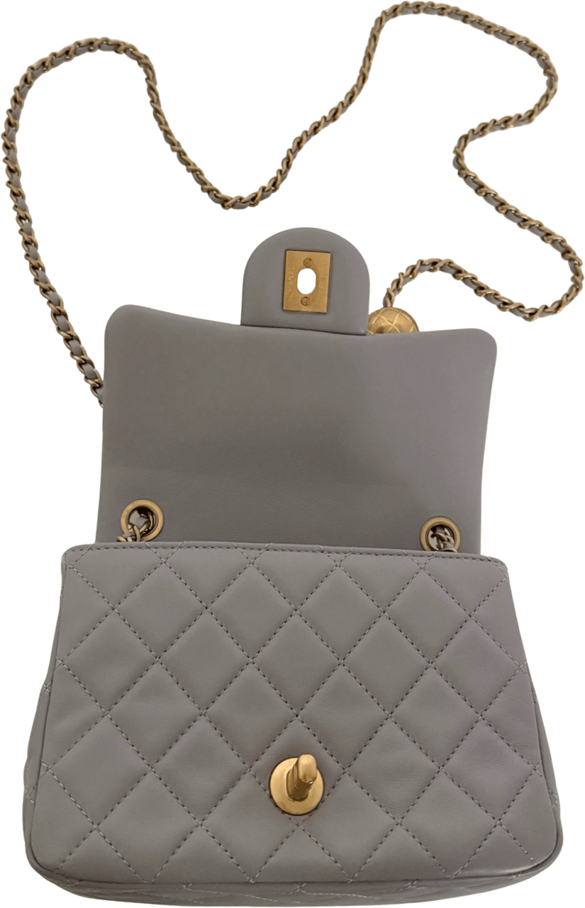 Chanel Chanel Small Flap Bag Lambskin Light Grey Full Set Grijs