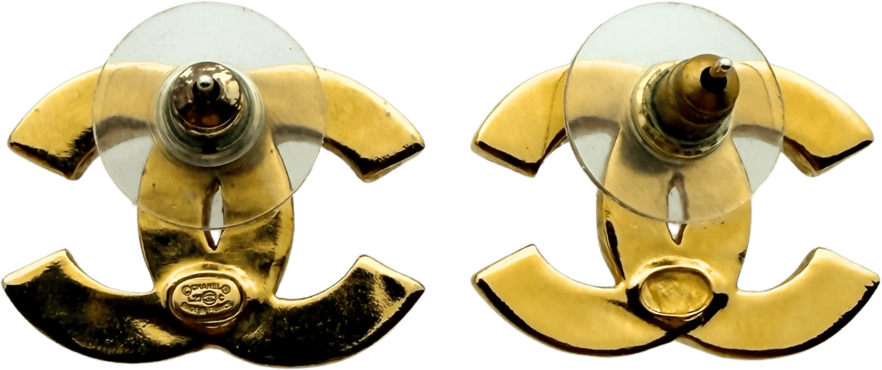 Chanel Chanel CC Logo stud earrings with red enamel, gold / very good Goud